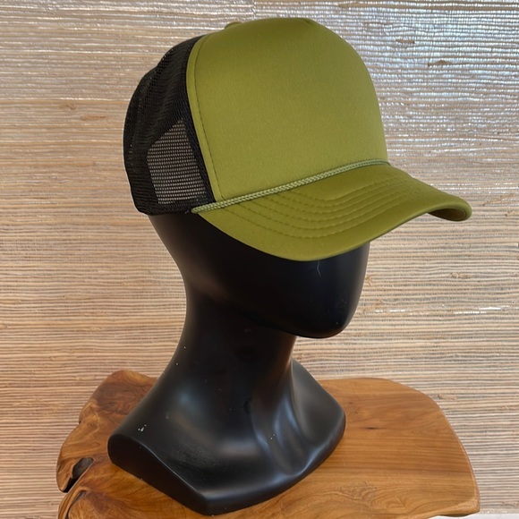 NEW!! Snap back TRUCKER CAP - Picture 1 of 3